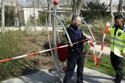 Schon seit Mitte März gesperrt: Spiel- und Sportanlagen wie der Bewegungsparcours im Metznerpark.