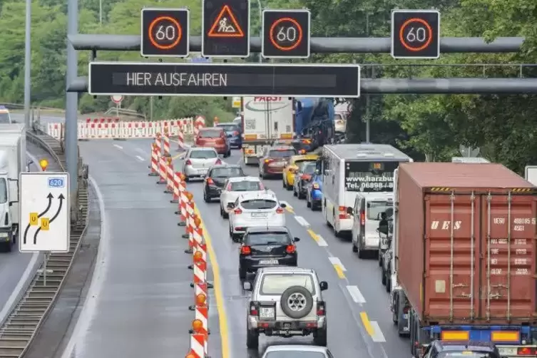 Im Bereich der Westspangenbrücke wird gearbeitet – so wie hier anno 2012. 