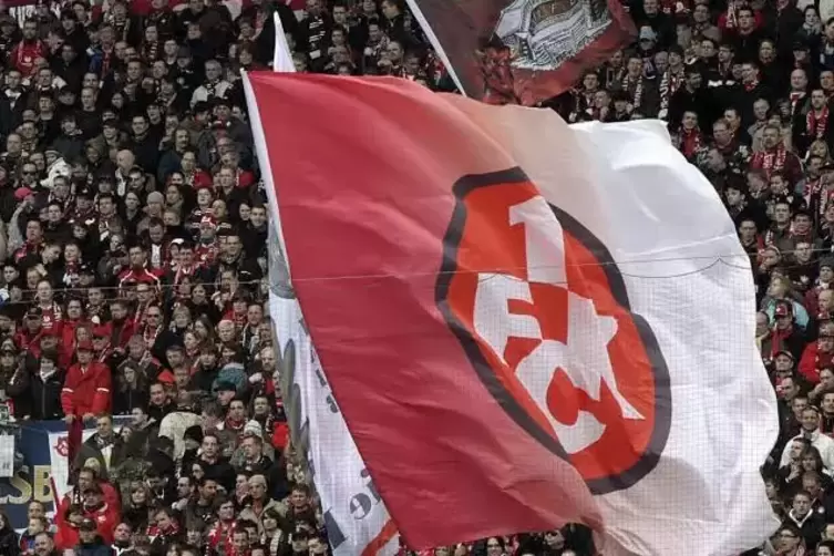 Sie stützen den FCK: die Fans des Traditionsklubs.