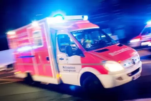 Bei einem Unfall in der Nacht auf Montag im Landkreis Birkenfeld ist ein 28-jähriger Autofahrer ums Leben gekommen, ein anderer 