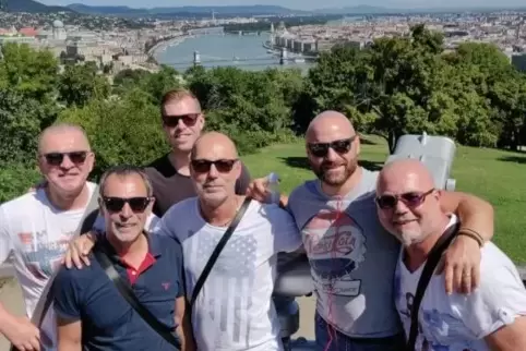 Sechs Freunde, die Gutes tun möchten: die Buwe (von links) Christian Theis, Volker Washeim, Dominik Euler, Uwe Hochscheid, Steff