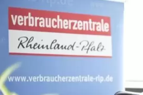 Die Telefon-Hotline der Verbraucherzentrale mit fünf Leitungen steht 72 Stunden pro Wochen zur Verfügung. 