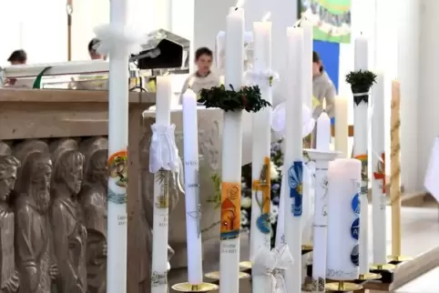 Die Kerzen bleiben erst mal aus: Erstkommunion-Gottesdienste sind wie viele Konfirmationsfeiern wegen des Coronavirus verschoben