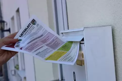 Landet wöchentlich in den Briefkästen: das Amtsblatt der Verbandsgemeinde Rheinauen.