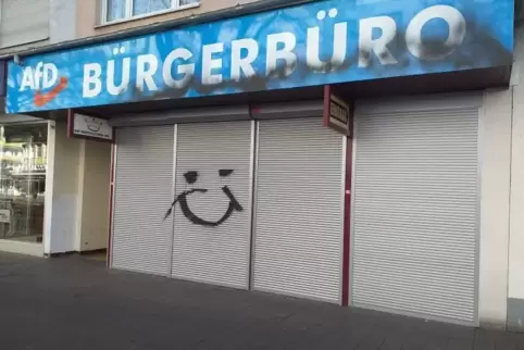 Beschmiertes AfD-Büro in der Ludwigshafener Innenstadt.