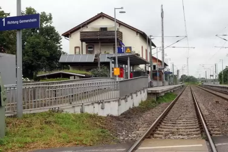 Tatort: der Bahnhof in Lingenfeld.