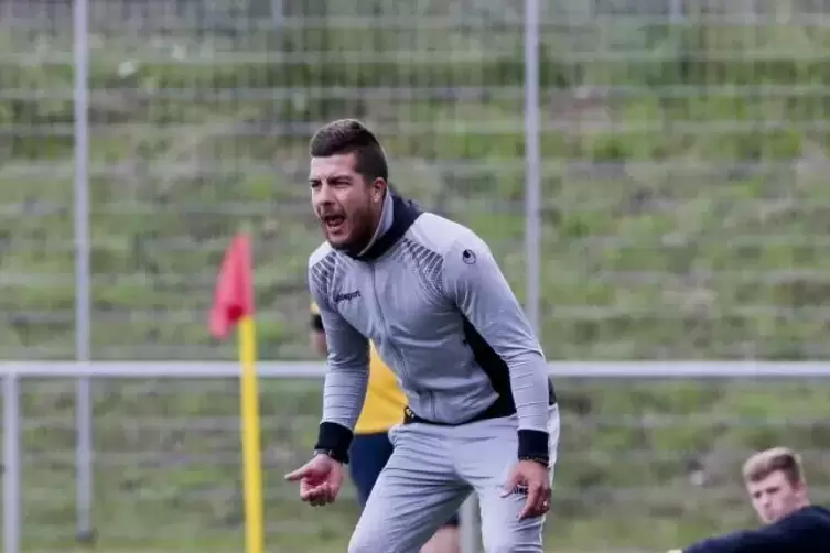 Sagt als Trainer, wo es langgeht: Florian Fromlowitz an der Seitenlinie. 