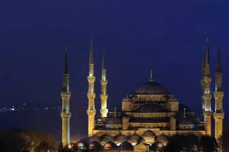 Istanbuls „Blaue Moschee“. Für die AfD werden Milli Görüs und Ditib aus der Türkei gesteuert. 