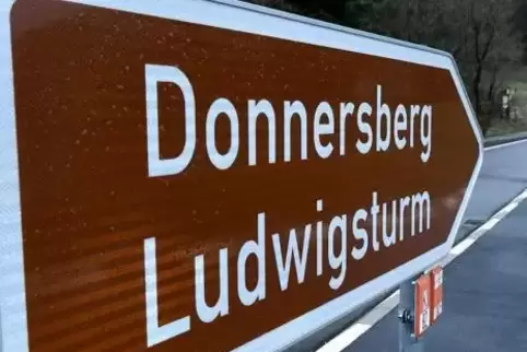 An beliebten Ausflugszielen im Kreis, wie dem Donnersberg, werden Mitarbeiter der Ordnungsämter unterwegs sein und kontrollieren