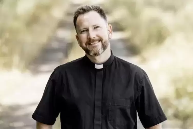Carsten Leinh&auml;user ist katholischer Priester.