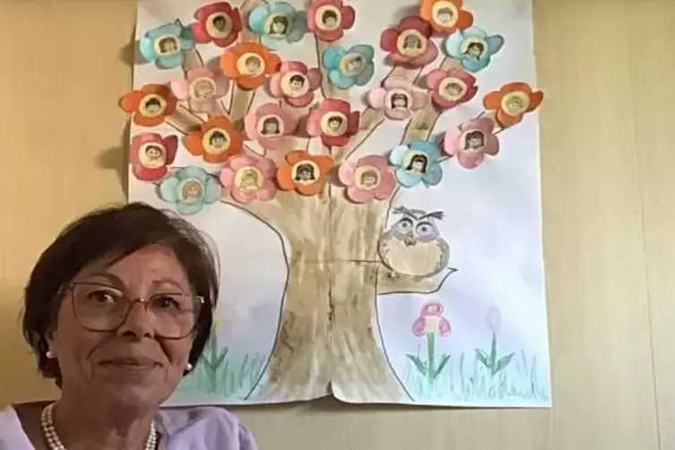 Eine Erz&auml;hlung &uuml;ber Einsamkeit und Freundschaft: die Erzieherin Ilaria Limonta und der Regenbogenbaum. 