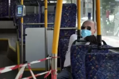 Die Leopoldina schlägt eine Maskenpflicht in öffentlichen Verkehrsmitteln vor. 