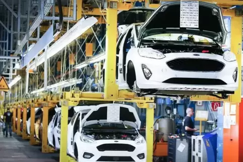 Branchen wie die deutsche Automobilindustrie, hier das Ford-Werk in Köln, sind auf ausländische Zulieferer ebenso wie auf Export