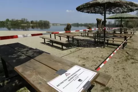 Eindeutiger Hinweis: Der Badestrand am Silbersee ist wegen der Corona-Pandemie bis auf Weiteres gesperrt.