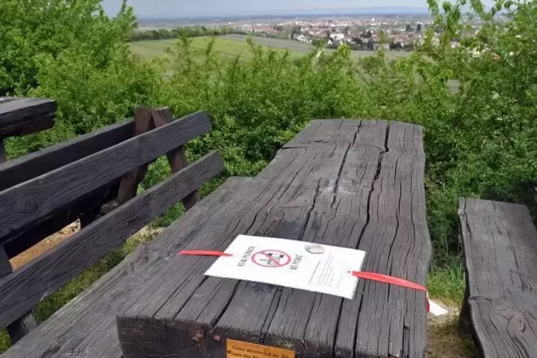 Picknick verboten: Im Paradiesgarten blieben die sch&ouml;nen Aussichtspunkte am Osterwochenende leer.