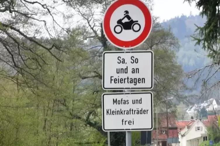 Nicht alle Biker hielten sich an das Durchfahrtsverbot im Elmsteiner Tal. 
