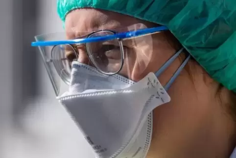 Die BASF spendet 101 Millionen Mund-Nasen-Schutzmasken unterschiedlicher Machart.