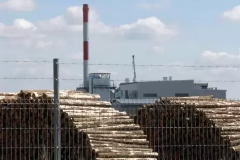 Vom Gelände der Firma Rettenmeier aus wird der Kanal in Richtung neue Industriefläche erweitert. 