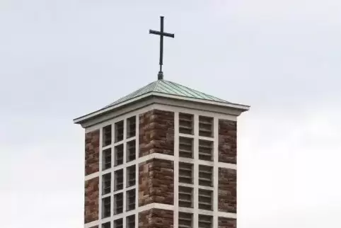 Der Turm der Heilig-Kreuz-Kirche. 