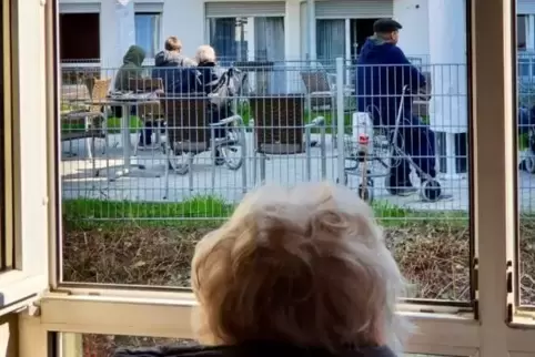 Zu Corona-Zeiten genügt ein geöffnetes Fenster für die Konzertatmosphäre. 