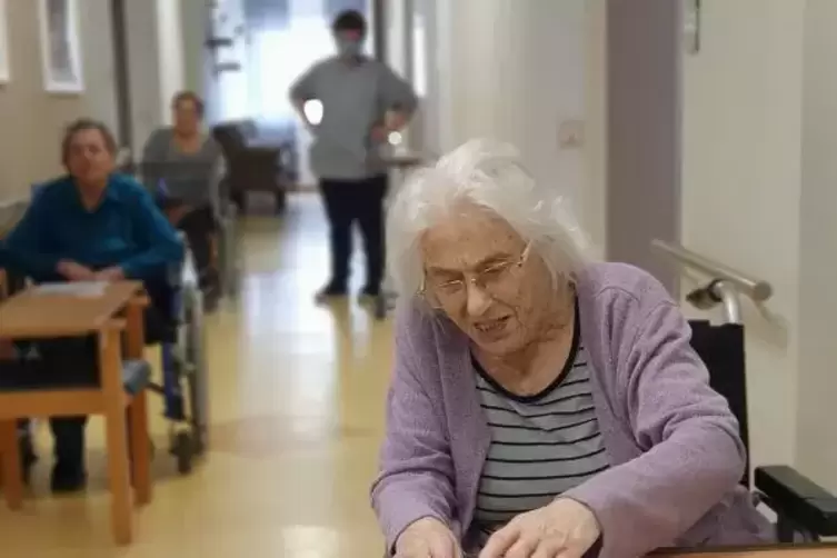 Bingo wird nun auf dem Flur mit viel Abstand gespielt. 
