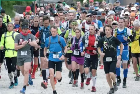 Großes Starterfeld beim Ultratrail.