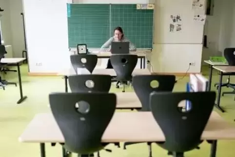 Nur über Videokonferenzen können Lehrer derzeit ihre Schüler unterrichten – sofern die über die technischen Möglichkeiten verfüg