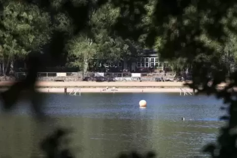 Beliebt bei den Badegästen: das Strandbad Gelterswoog. 