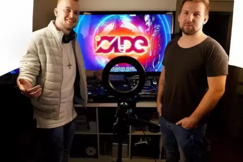 Die Quarantäne als Chance: DJ Olde alias Jannis Schreiner (links) und sein Partner Marcel Joch.