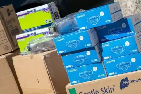 Das Land beklagt, weniger Schutzmaterial als versprochen geliefert bekommen zu haben.