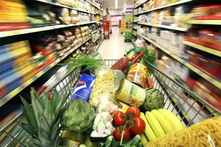 Zigtausende Produkte stehen täglich im Supermarkt zur Auswahl, leere Regale gibt es nur in Ausnahmefällen wie der Corona-Krise, 