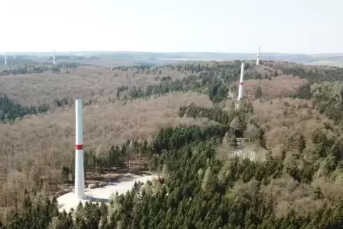 Im Main-Kinzig-Kreis realisiert Juwi derzeit den Windpark Roßkopf mit sechs Anlagen mit jeweils 2,75 Megawatt Leistung. Die Anla