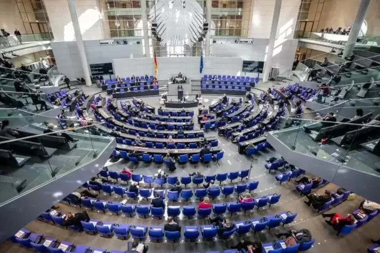 Noch ist der Bundestag im Corona-Modus. Doch die Reihen werden wieder voller, und nach der nächsten Wahl dürften die Sitze nicht