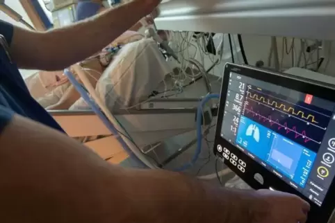 In Rheinland-Pfalz werden aktuell 111 Covid-19-Fälle in Krankenhäusern auf einer Intensivstation behandelt, 75 Prozent dieser Pa