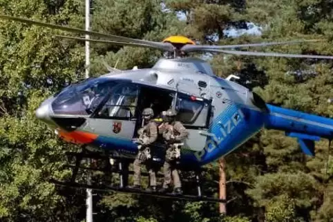 Für Krankentransporte sind Polizeihubschrauber eigentlich nicht vorgesehen. Wegen der Corona-Krise sollen die Piloten trotzdem d