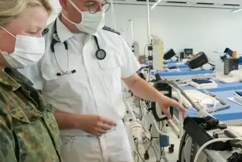 In den Kasernen stehen laut Bundeswehr inzwischen 1300 Betten für die Quarantäne infizierter Soldatinnen und Soldaten zur Verfüg