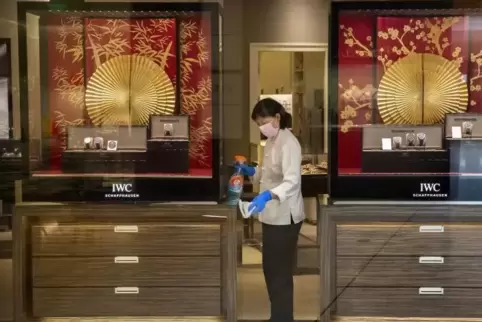 Die Geschäfte in China dürfen weitgehend wieder öffnen – doch die Kunden bleiben aus.
