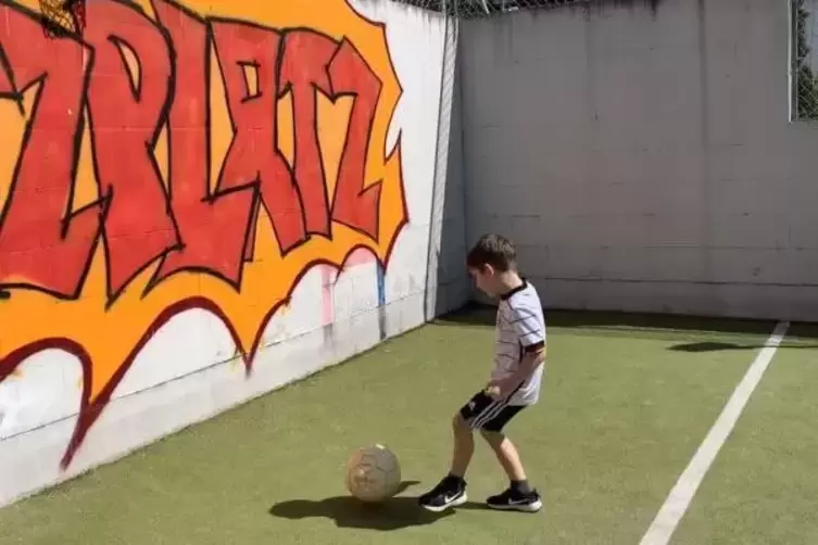 Tonis Variante 2: Ball gegen die Wand. 