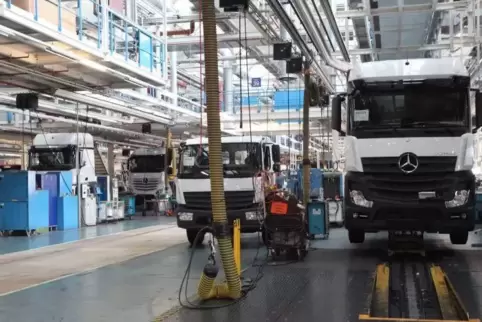 Ab Dienstag wird im Werk Wörth die Lkw-Produktion wieder angefahren. 