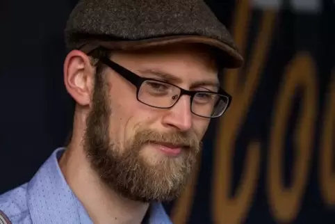 Nimmt mit seinen Soli gefangen, ist aber auch einfühlsamer Plauderer im Hintergrund: der Pianist Philipp Huchzermeier.
