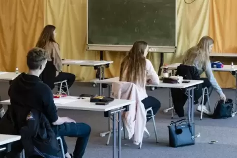 Neue Hygienebestimmungen: Wie hier in einer Kieler Schule sollen auch Schüler in Rheinland-Pfalz künftig im Klassenraum getrennt