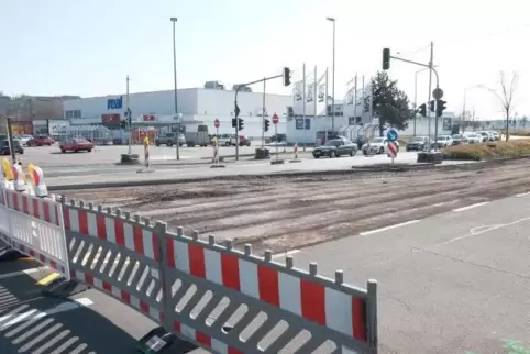 Die Baustelle am Real-Supermarkt ist in Richtung Industriegebiet Ost weitergewandert. Die Baustelle am Real-Supermarkt ist in Richtung Industriegebiet Ost weitergewandert.