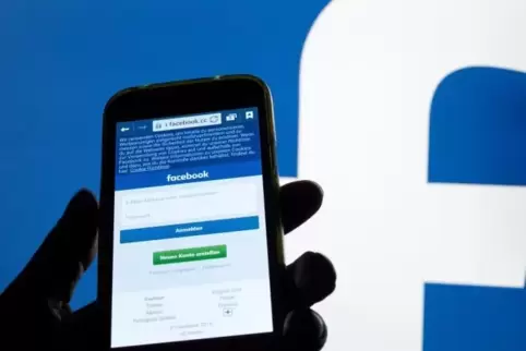 Bei Facebook hochgeladen: Der Internet-Gigant informiert eine US-Organisation, wenn bei ihm kinderpornografisches Material aufta