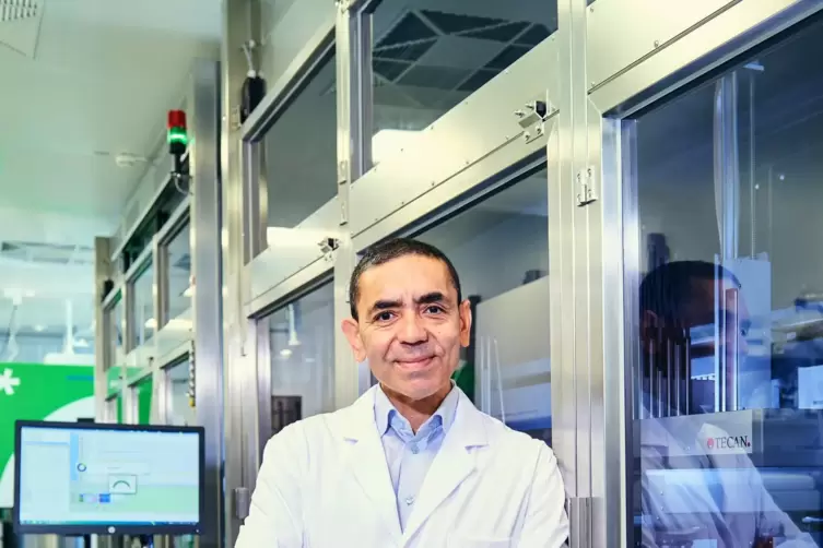 Zufrieden mit der Entwicklung: Ugur Sahin, Vorstandsvorsitzender von Biontech, im Labor seines Unternehmens. 