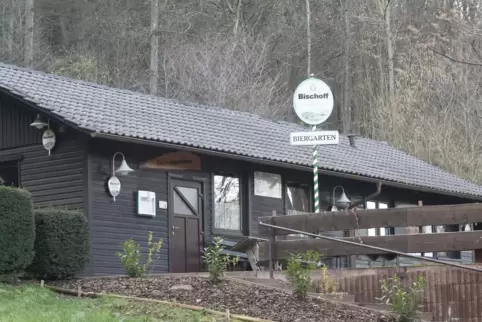 An der – geschlossenen – PWV-Hütte des PWV Rutsweiler kamen am Wochenende viele Menschen zusammen.