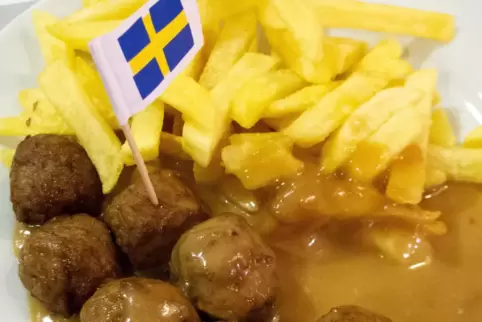 Für viele Ikea-Besucher ein Muss: eine Portion Köttbullar mit Pommes und Sauce.