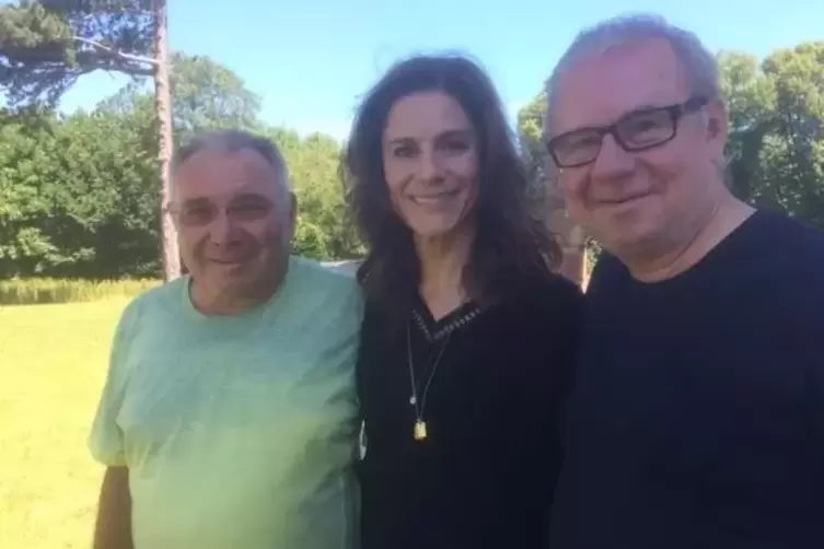 W&ouml;rschweilers Ortsvorsteher Reinhold Nesselberger (links) mit den Darstellern Christina Hecke und Joachim Kr&oacute;l. 
