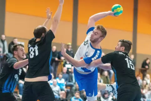 Große Stütze: Dimitri Kerber (Mitte). 