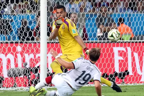 Mario Götze schießt Deutschland zum WM-Titel 2014. 