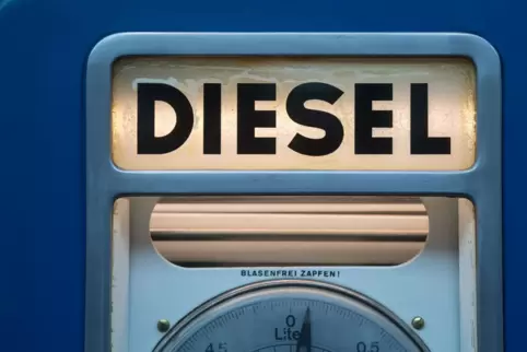 Der Preis für Benzin und Diesel ist so günstig wie zuletzt 2009.